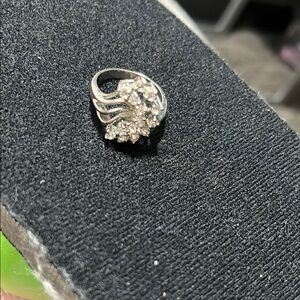 Elegant Silver Cluster Ring